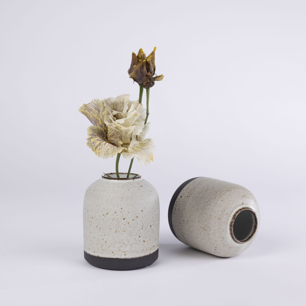 Kleine weiße Vase aus Keramik handgefertigt in Deutschlend