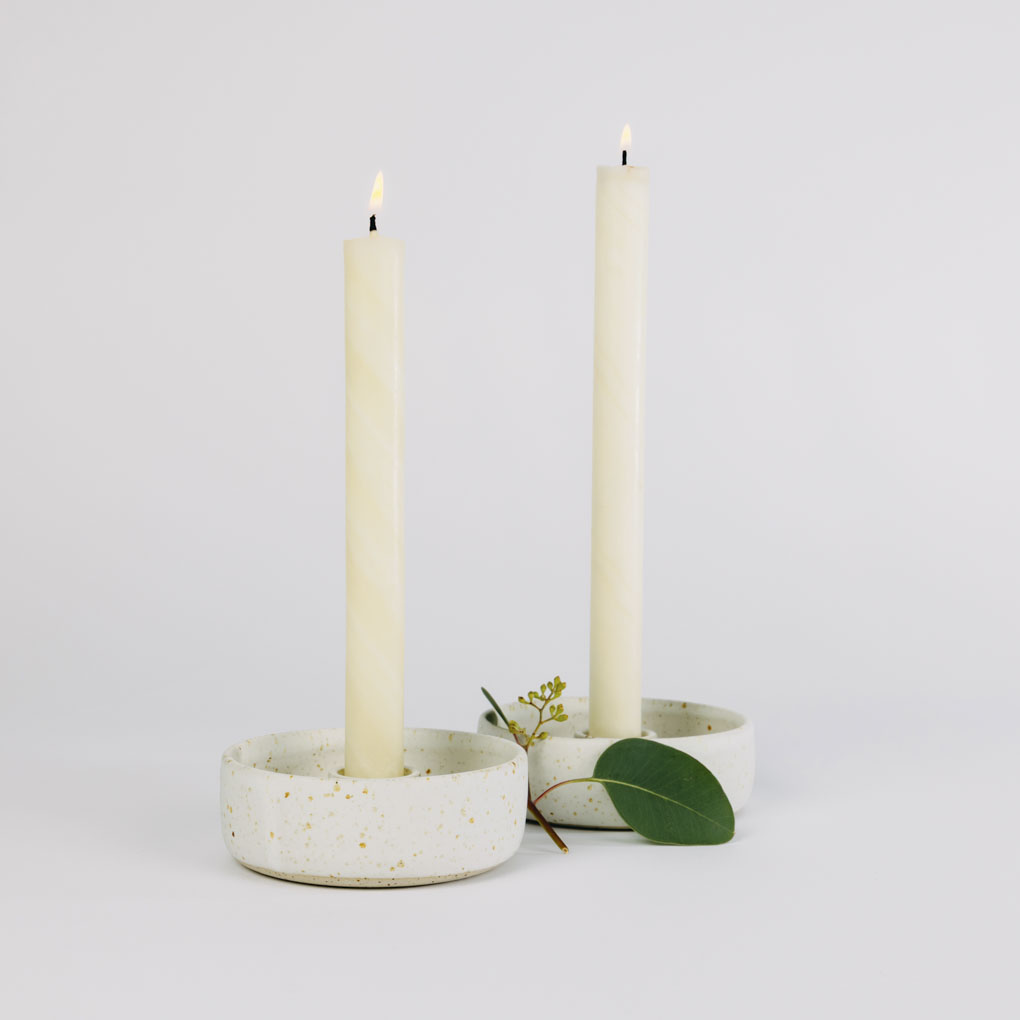 Kerzenständer aus Keramik in einem schlichtem Design handgefertigt in Deutschland